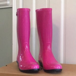 Ugg Shaye rain boot size 8